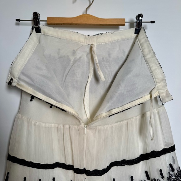 Eᴍʙʀᴏɪᴅᴇʀᴇᴅ Mᴇxɪᴄᴀɴ Sᴛʏʟᴇ sᴋɪʀᴛ ꜰʀᴏᴍ Nᴇɪᴍᴀɴ Mᴀʀᴄᴜs Exᴄʟᴜsɪᴠᴇ - Picture 11 of 14